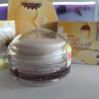 KEM DƯỠNG TRẮNG CHIẾT XUẤT CÚC LA MÃ